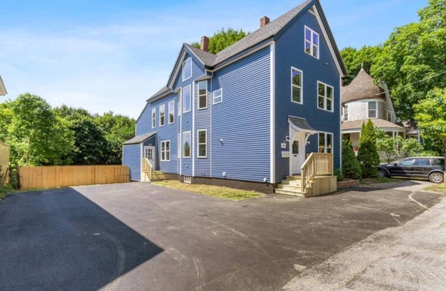 Fully Furnished 1st Floor Retreat, Comfort Awaits