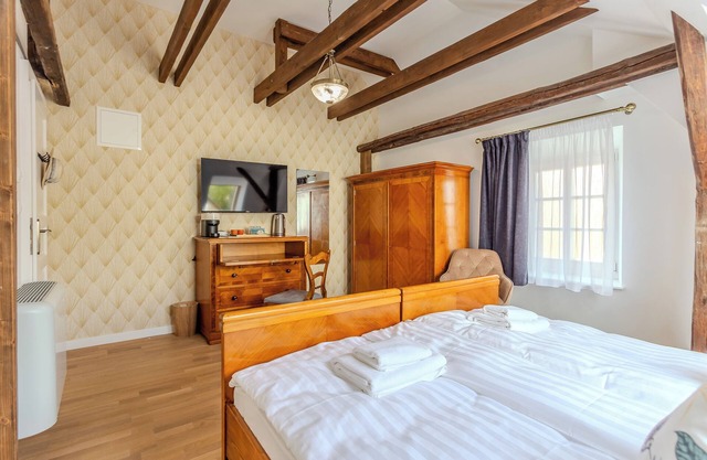 Fulop Panzio-Goldenrod Room, Révfülöp, Hungary