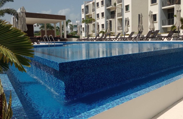 Fun 2-bedroom condo with pool!
