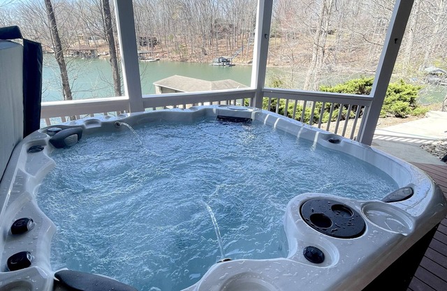 Fun for Family & Friends ! Lakefront with Private Dock, near Bridgewater Plaza !
