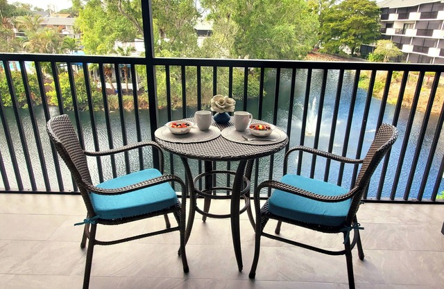Fun in the Sun! Condo Close to it all! Beaches, Restaurants, Shops & More.