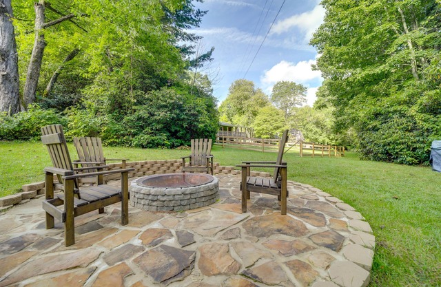 Fun Pet-Friendly Highlands Retreat w/Fenced Yard!