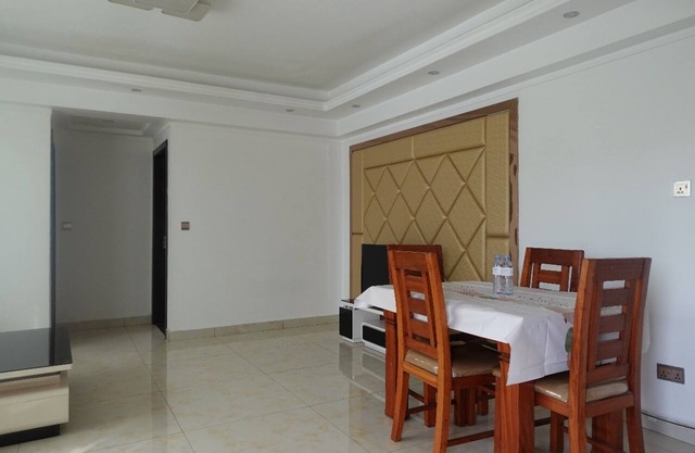 Furnished apartment in Kileleshwa Nairobi, with gym, pool, WiFi & a restaurant.