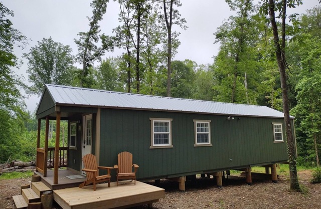 Furnished charming 1-bedroom cabin in peaceful Honea Path.