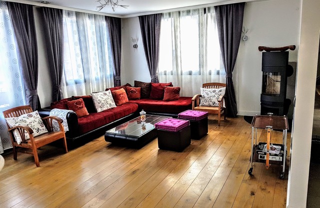 Gîte 10 People. Well equipped cottage to receive 10 people five bedrooms