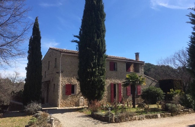 Gîte au Calme Tout Confort Dans une Bastide Avec Piscine