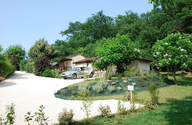 Gîte Chêvrefeuille in Périgord noir/family village of 6 gîtes near Lascaux
