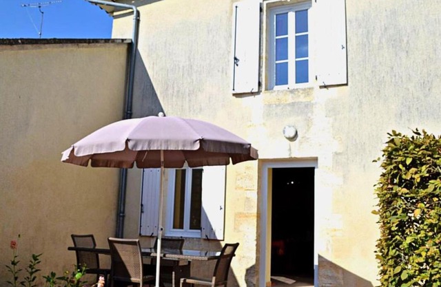 Gîte Charentais avec Terrasse, Jardin et Randonnées - Idéal Familles et Animaux Acceptés - FR-1-653-177