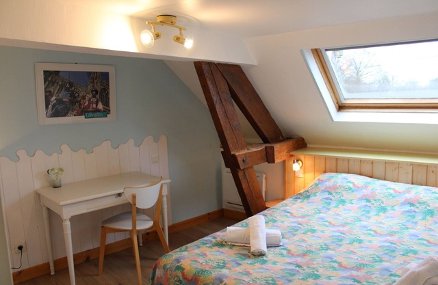Gîte-Comfort-Private Bathroom-Garden view