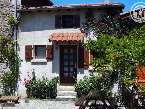 Gîte cosy de plain-pied, proche St-Étienne, idéal famille avec animaux et balades nearby. - FR-1-496-41