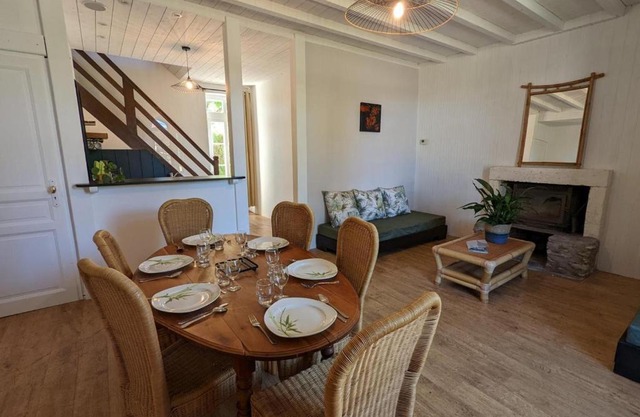 Gîte familial avec piscine chauffée, jardin privé et équipements bébé en Charente - FR-1-653-182