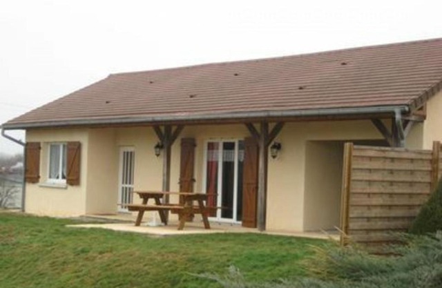 Gîte idéal pour cure thermale, proche port de plaisance, terrasse et grand terrain. - FR-1-589-69