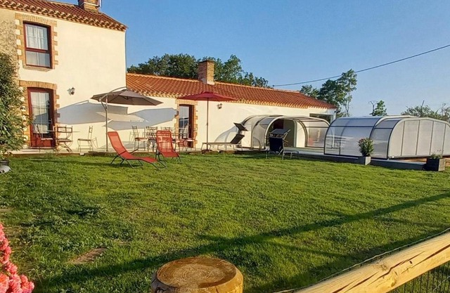 Gîte rénové avec piscine chauffée et jardin clos, à proximité des plages et de la campagne bio. - FR-1-426-531