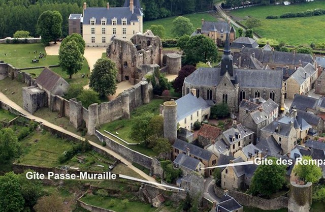 Gîte Sainte-Suzanne-et-Chammes, 3 pièces, 4 personnes - FR-1-600-179