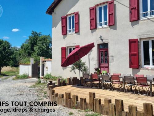 Gîte spacieux avec piscine, animaux acceptés, Wi-Fi et parking privé - FR-1-496-265