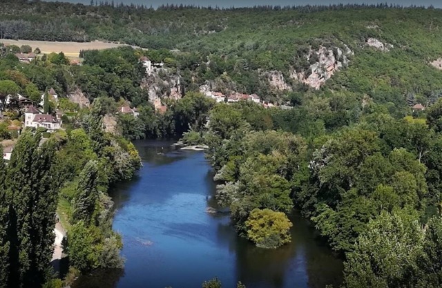 Gîte St Cirq Lapopie, breathtaking view, swimming pool.
