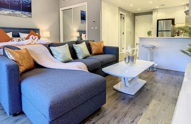 G04 Dickens Circus 1 · Stylish Studio Apartment in Motor City