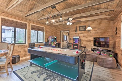 Game Room and Golf Cart Bear Den Pocono Lake Home