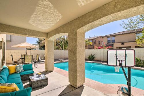 Game Room and Pool Spacious Queen Creek Home!