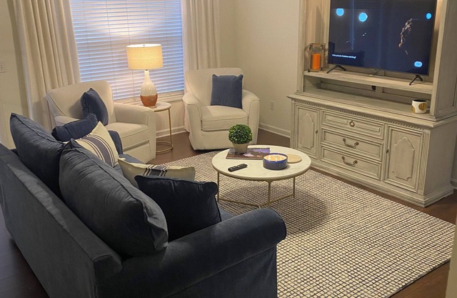 Gameday Condo 2 miles from Campus!