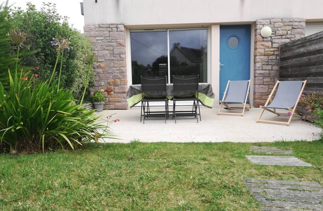 Garden apartment 500 m from Saint Michel beach