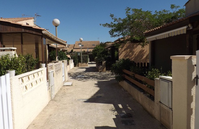 Garden floor with mezzanine close to all amenities and the center
