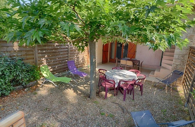 Garden-Level Apartment, 3 Rooms, 6 Guests, Near Liscia Beach