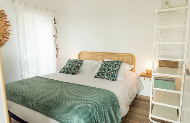 Garden-level studio with parking 5 minutes from the historic center of Bayeux