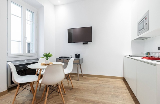 Garibaldi Square - Cozy 1 Bdr Old Town AC