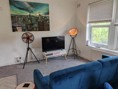 Garland Modern Park View Apartment, Hackney 4