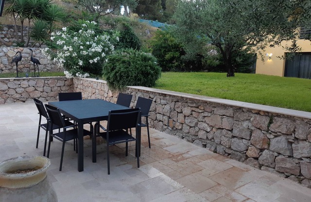 Garrigue - EZE - Gîte