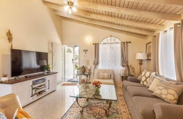 Gated 1Bdrm 1Bath steps to Falmouth glistening water attractions Free parking!