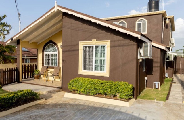 Gated Charming deluxe 2 bed/home