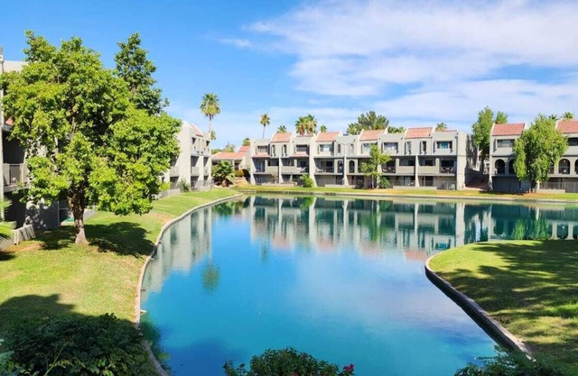 Gated Dobson Ranch townhouse, balcony, golf views