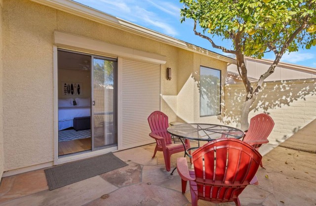 Gated Gateway—Garage, Pool, Spa & Blazing WiFi!nDownTown, I-10, U of A,