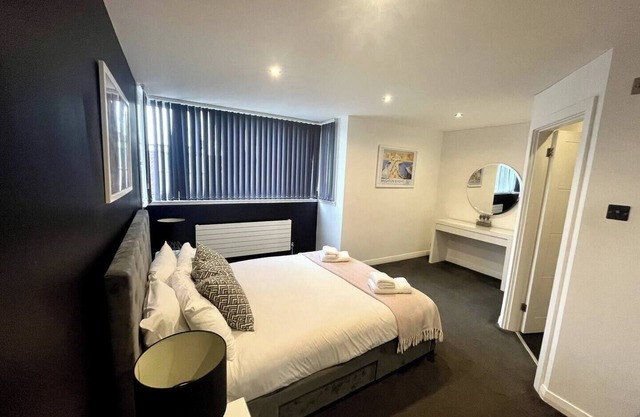 Gated Modern Mews Apartment | Pass The Keys