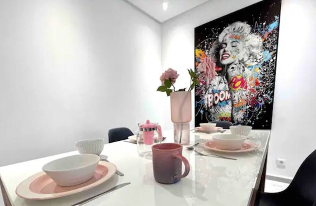 Gauthier Living 06-Colorful 2 Bedroom in the heart