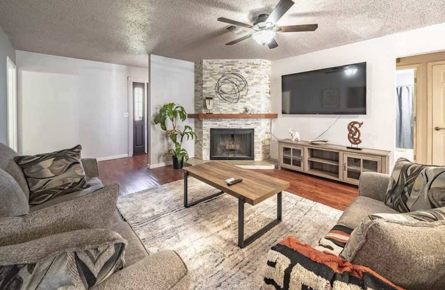 Geneva's House - 3BR/2BA - Family Friendly