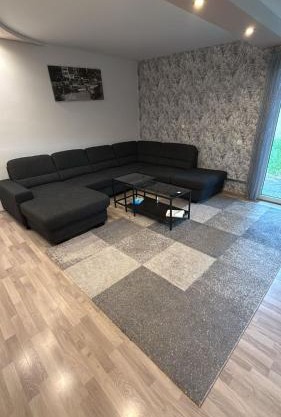 Geräumiges 2-Zimmer Apartment in Messenähe