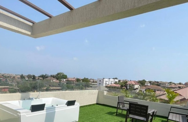 Getaway: 2-Bedroom Penthouse Near Airport