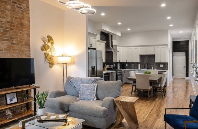 Getaway on Lee - Covington 3-BR Apartment