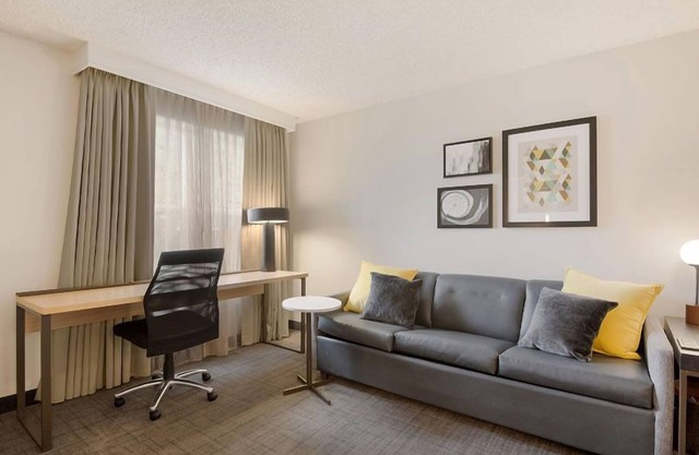 Getaway Vacation! Pets Allowed, FREE Bfast, Minutes to Nevada Historical Society