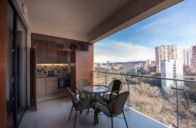 GG Home - cozy 2-bedroom apartment in Vake at Mziuri park