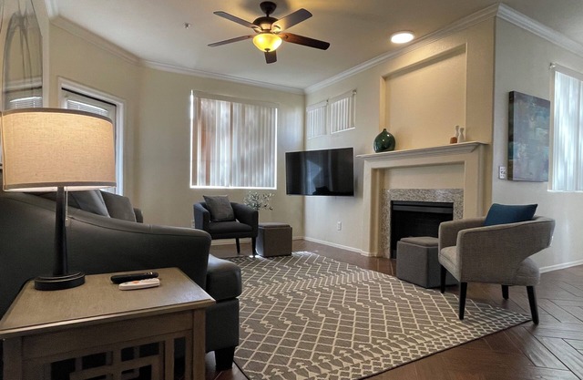 Gilbert/Mesa Solana Luxury Condo 1 Bdrm/1 Bath Near MD Anderson Cancer Center