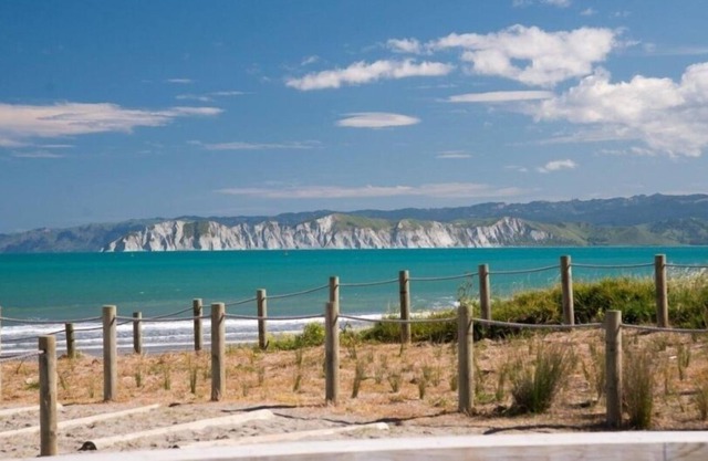 Gisborne City Beach Apartment - Pet Friendly