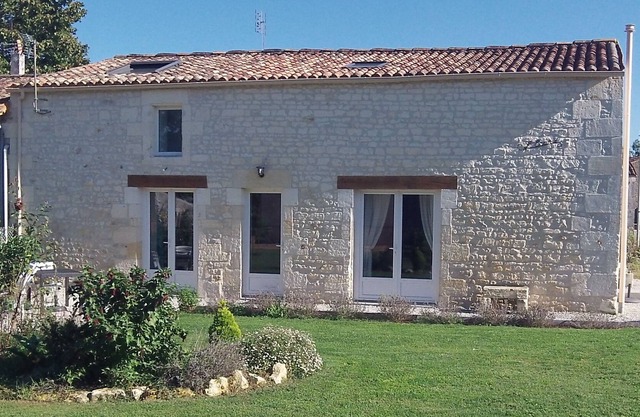 Gite 11 pers / 20mn beaches / Saintes Royan