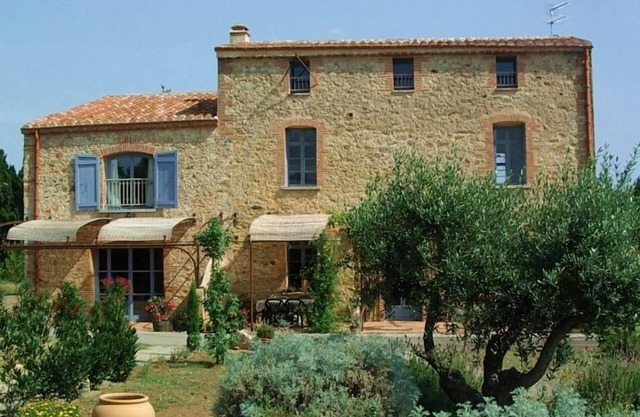 GITE air-conditioned near Perpignan, maxi 9 Pers, Garden with trees, Swimming pool 5x10, wifi
