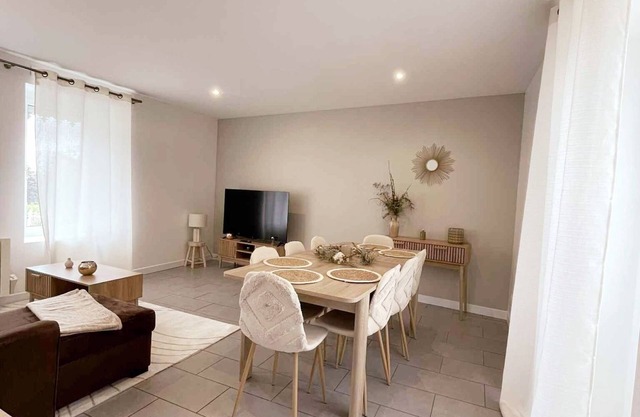 Gîte-Family-Ensuite with Bath-Garden view