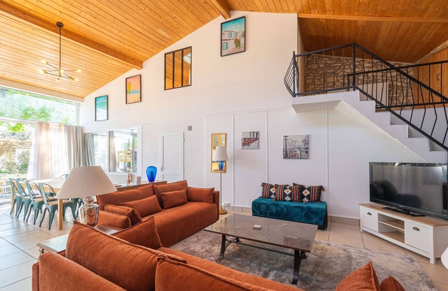 'Gîte Le Sun House' with Shared Pool, Private Terrace and Wi-Fi