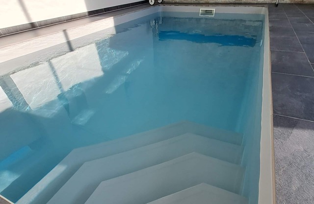 Gite Lucien with heated indoor pool near Reims